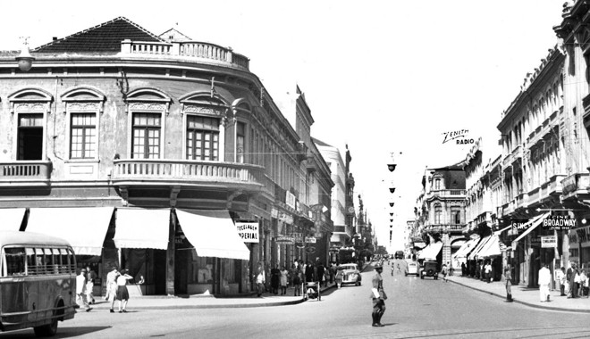 Rua XV, primeira quadra na esquina da Travessa Oliveira Belo. 1939 | 