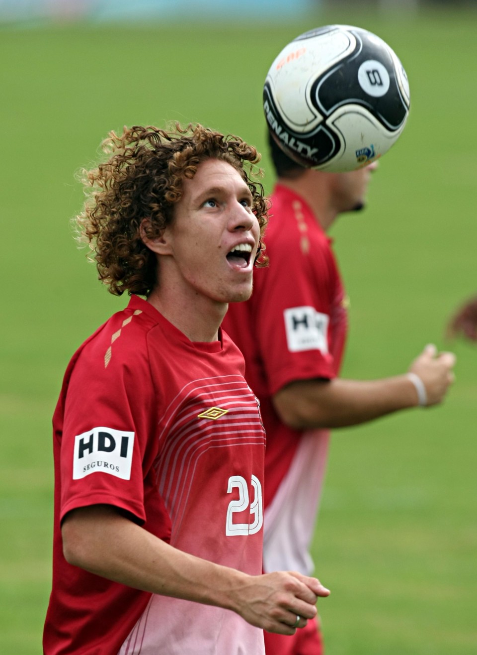 Volante Renan é o favorito a entrar na equipe do Furacão contra o Corinthians | Albari Rosa / Gazeta do Povo