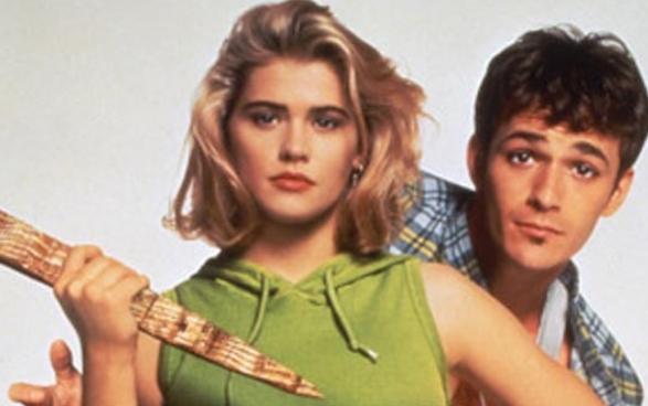 Kristy Swanson e Luke Perry no longa-metragem original, de 1992 | Divulgação