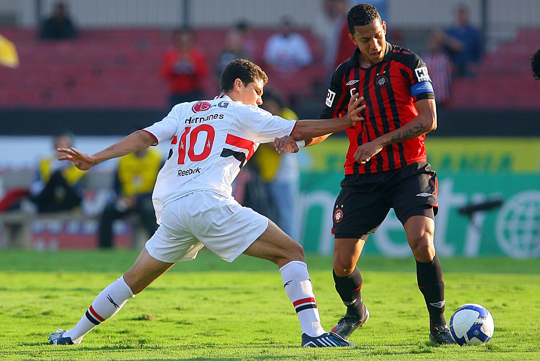 Jogo muito pegado e equilibrado no Morumbi acabou empatado, com a contribuição da arbitragem | Gaspar Nobre / Vipcomm