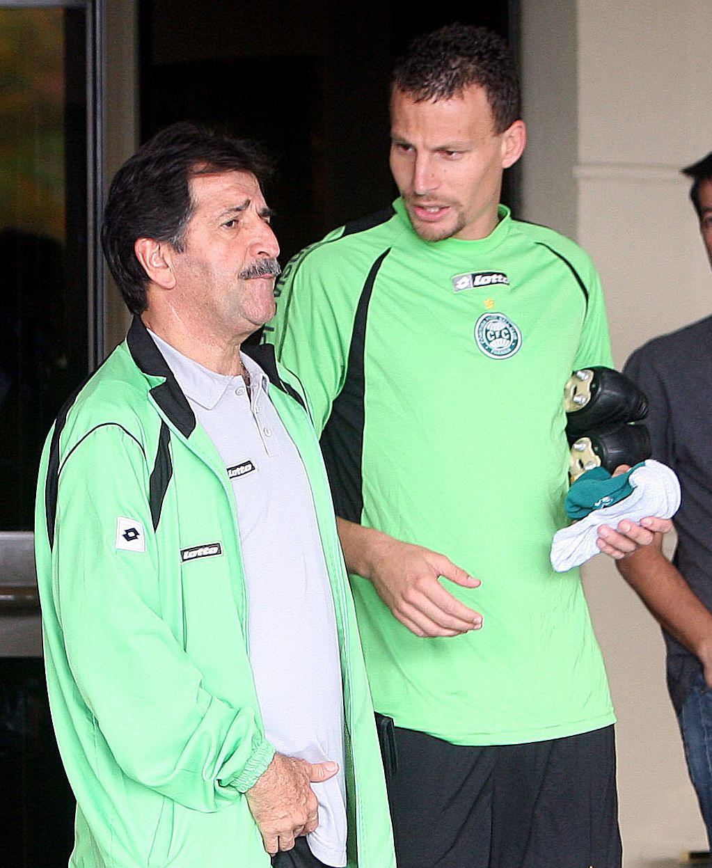 René Simões conversa com Cleiton em Porto Alegre: definição sobre quem vai para o jogo só nesta quarta | Hedeson Alves / Gazeta do Povo