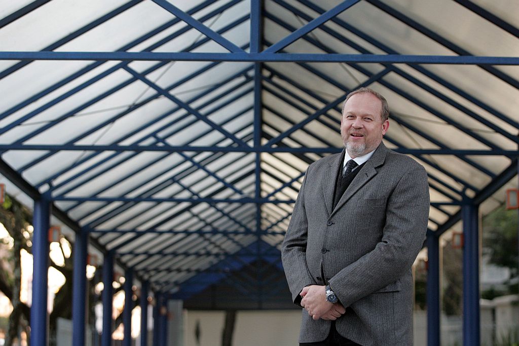 Carlos Dorlass acredita que a proposta de adotar as quatro áreas do conhecimento vai ampliar a visão do aluno | Daniel Castellano/Gazeta do Povo