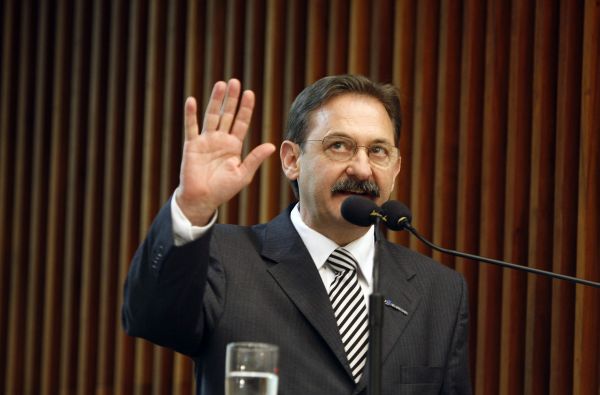 Não assumo ilegalidade nenhuma nessa cobrança. Só assinamos esse termo de ajuste para melhorar a comunicação com o consumidor.Natalio Stica, diretor comercial da Sanepar | Rodolfo Bührer/Gazeta do Povo