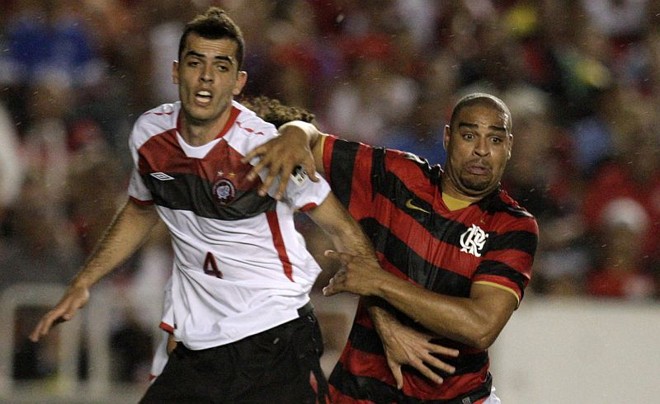 Incumbido de marcar Adriano, Rhodolfo tenta parar sem sucesso o Imperador | 