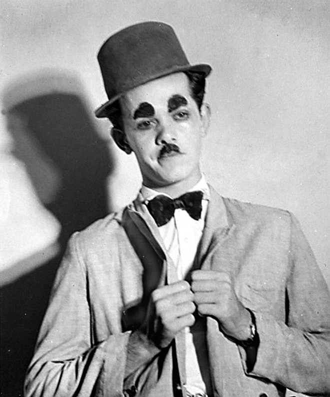 No carnaval de 1953, como Carlitos: 