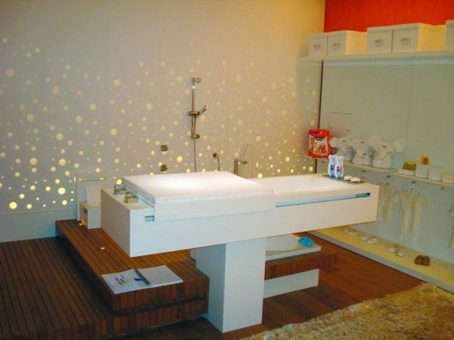 Projeto da arquiteta Consuelo Jorge usando revestimento translúcido na parede |