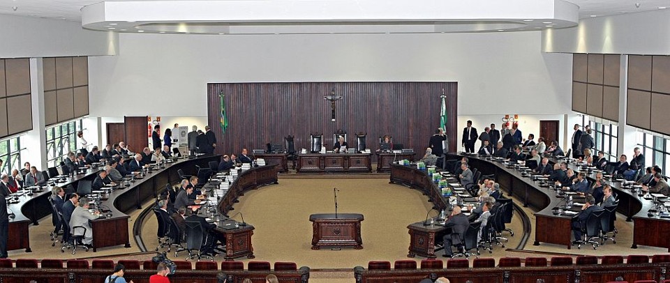 Sessão do Tribunal de Justiça do Paraná, em Curitiba: Órgão Especial do TJ, composto pelos 25 desembargadores mais antigos, é quem julga os deputados estaduais | Hedeson Alves/Gazeta do Povo