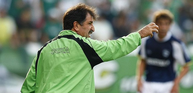 As mexidas de René Simões alteram o panorama da partida, mas o Coritiba para em Renan | 