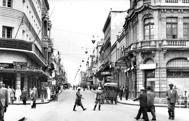 Rua XV entre Dr. Muricy e Marechal Floriano, em 1940 | 