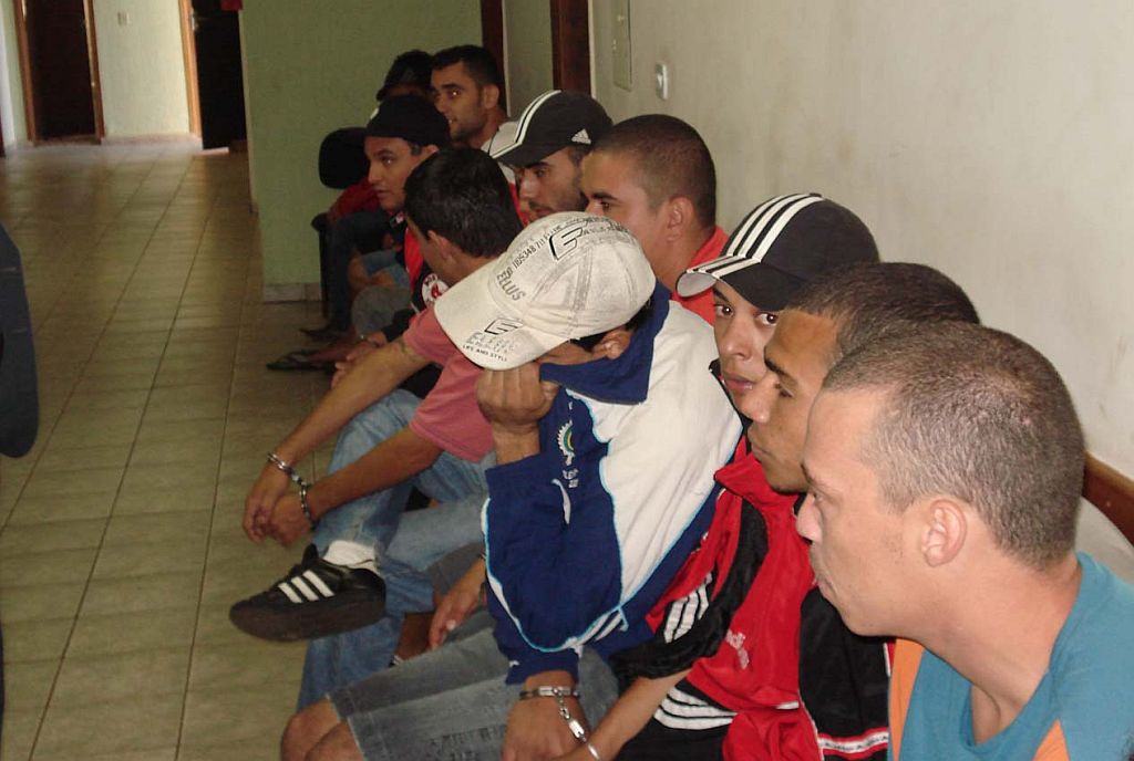 Detidos na delegacia de Cianorte: prisão agrava ainda mais o problema de superlotação na carceragem | SESP