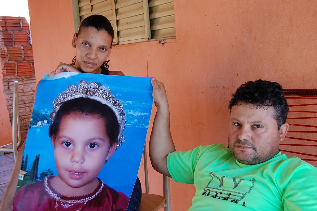 Na noite da morte, ela tinha pedido para eu levar a sua boneca para brincar. Ela comeu, tomou leite, estava bem. Arrancaram minha filha de mim. Sílvia Romão, mãe da menina | Marco Martins/Gazeta do Povo