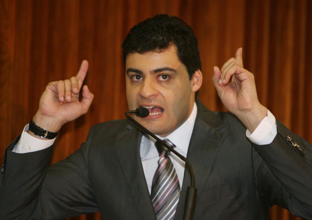 O deputado estadual Marcelo Rangel (PPS) entregou a carteira ao Detran e garante que fará um curso de reciclagem | Fotos: Rodolf o Bührer/Gazeta do Povo