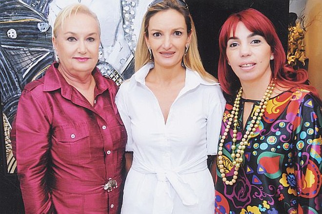 Em tarde de turismo e moda na VK Empório, as comandantes da Karamgatur, Eliane Tramujas e Márcia Karam Varella, que lançavam roteiros exclusivos, e Viviane Kalled, que apresentava a coleção Outono-Inverno de sua VK |