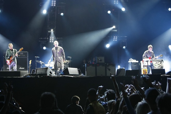 Show da banda Oasis na noite deste domingo (10), na Arena Expotrade |