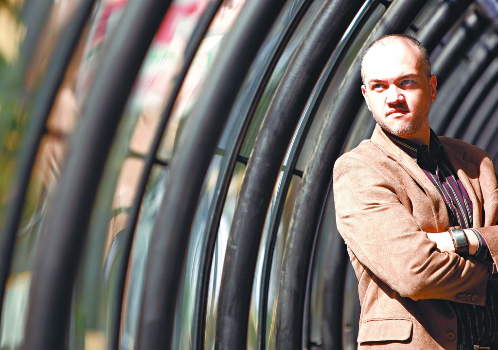 Atualmente, posso morar em qualquer cidade do Brasil. Sou requisitado para fazer shows em todo o país. Mas faço questão absoluta de ter a minha casa e a minha sede aqui em Curitiba.Zé Rodrigo, cantor | Jonathan Campos/Gazeta do Povo