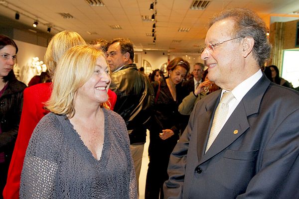 Nereide Michel, uma das coordenadoras do Paraná Business Collection, com o presidente da Fiep, Rodrigo Rocha Loures, no coquetel de abertura do evento, nesta segunda-feira, no Centro de Exposições Horácio Sabino Coimbra | Diego Pisante