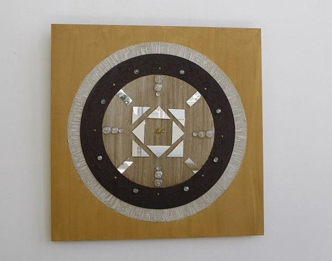 Mandala à venda na Attraktiva Design. Os preços das peças na loja variam entre R$ 290 a R$ 390 | 