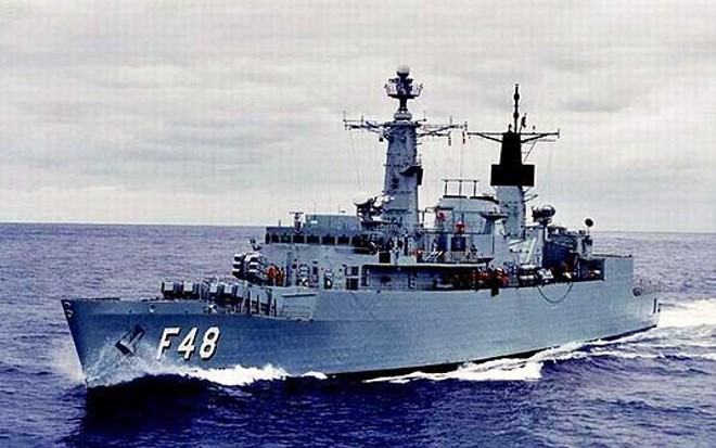 A Fragata Bosísio, que realizou o resgate, e está de volta ao Rio | 