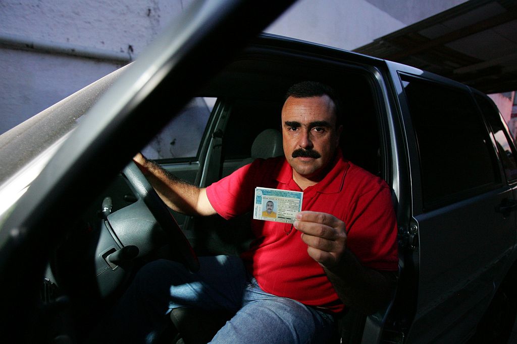 Nelson Mendonça, motorista profissional, antecipou em dois meses o pedido de renovação para não correr o risco de ficar sem carteira | Daniel Castellano/Gazeta do Povo