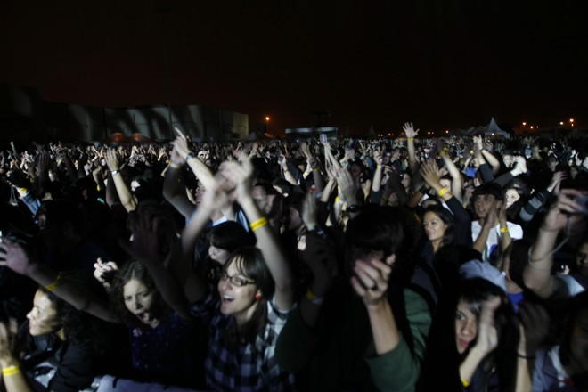 O público curitibano vibrou com as canções do show da turnê mundial do álbum