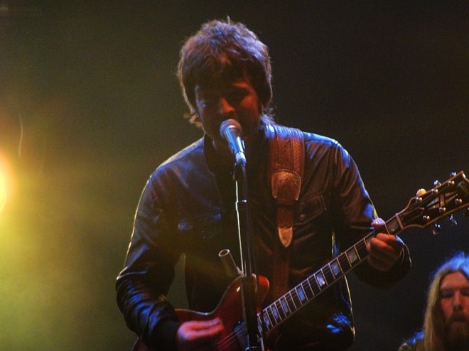 Show da banda Oasis na noite deste domingo (10), na Arena Expotrade |