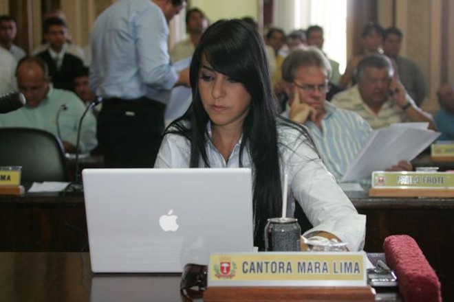 A vereadora Mara Lima (PSDB) informou, por meio de sua assessoria de imprensa, que ela tinha dois motoristas e não estava em Curitiba quando ocorreram as infrações |