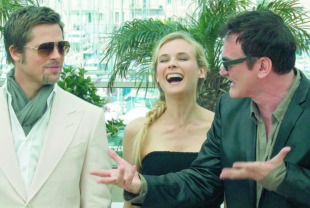 Brad Pitt, a atriz alemã Diane Kruger e Quentin Tarantino: humor e muito champanhe na Riviera Francesa | Reuters/Vincent Kessler