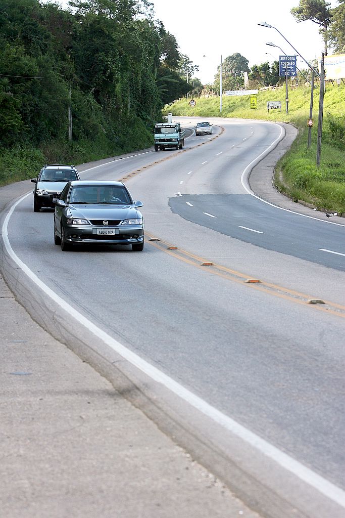 Curva dos Motéis, no quilômetro 1: ponto crítico do trecho | Hedeson Alves/Gazeta do Povo
