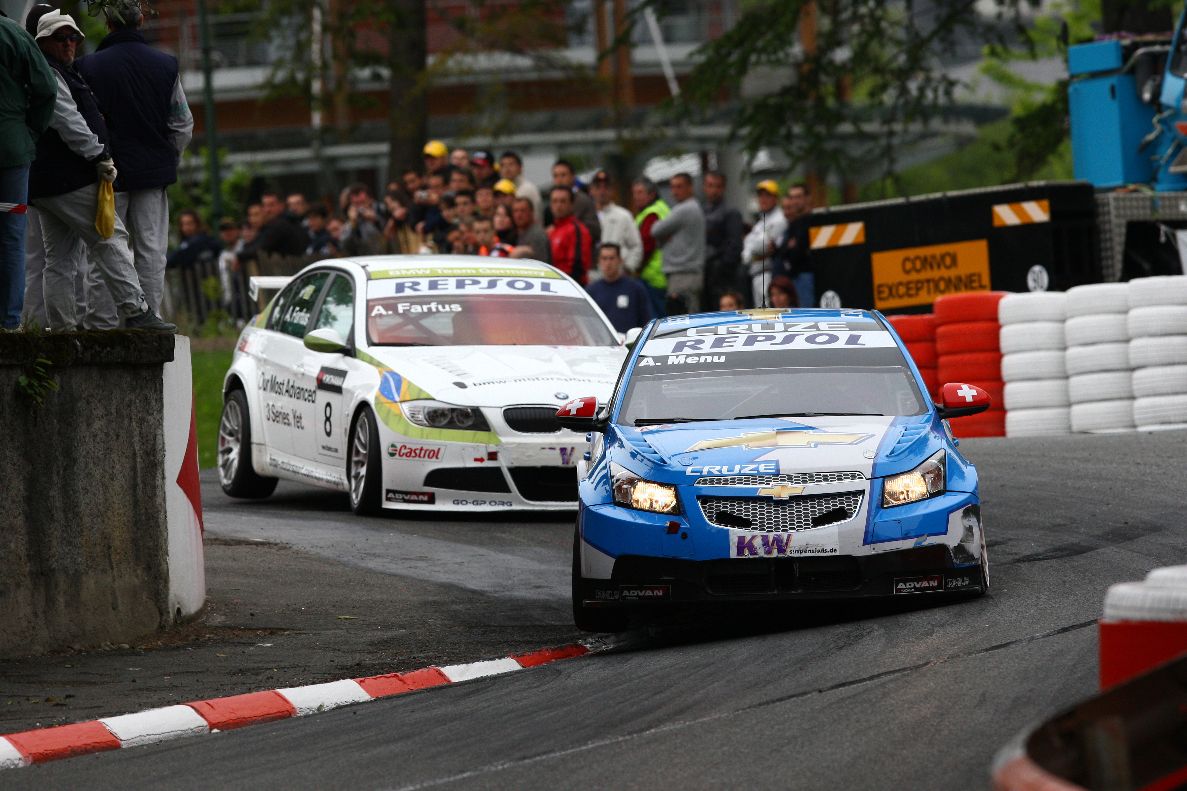 Farfus ficou atrás dos carros da Chevrolet em Pau Ville, mas somou pontos importantes para o campeonato | Divulgação / FIA WTCC