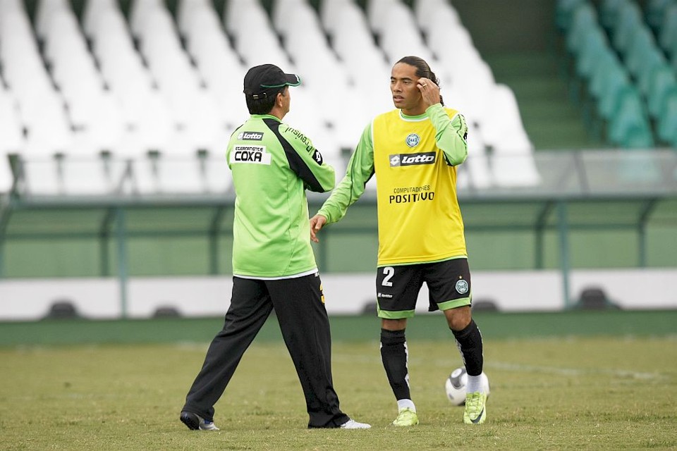 Carlinhos Paraíba será o responsável por fazer o papel de Marcelinho, suspenso, diante do Inter no Beira-Rio | Antonio Costa/Gazeta do Povo