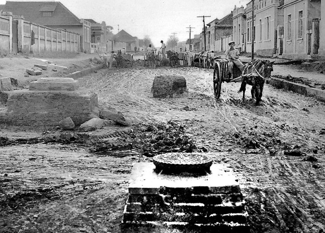 Preparando o leito da Rua Westphalen, em 1939 |