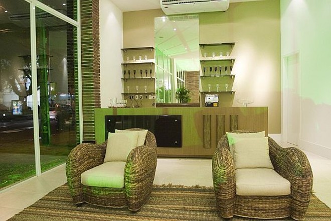 No estande comercial, a arquiteta Estér Kloss utilizou as chapas de gesso em todo o projeto | 