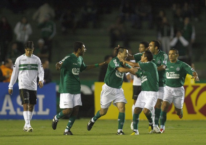 Goiás fez a festa no primeiro tempo e marcou três gols: Coxa não teve tempo de reagir |