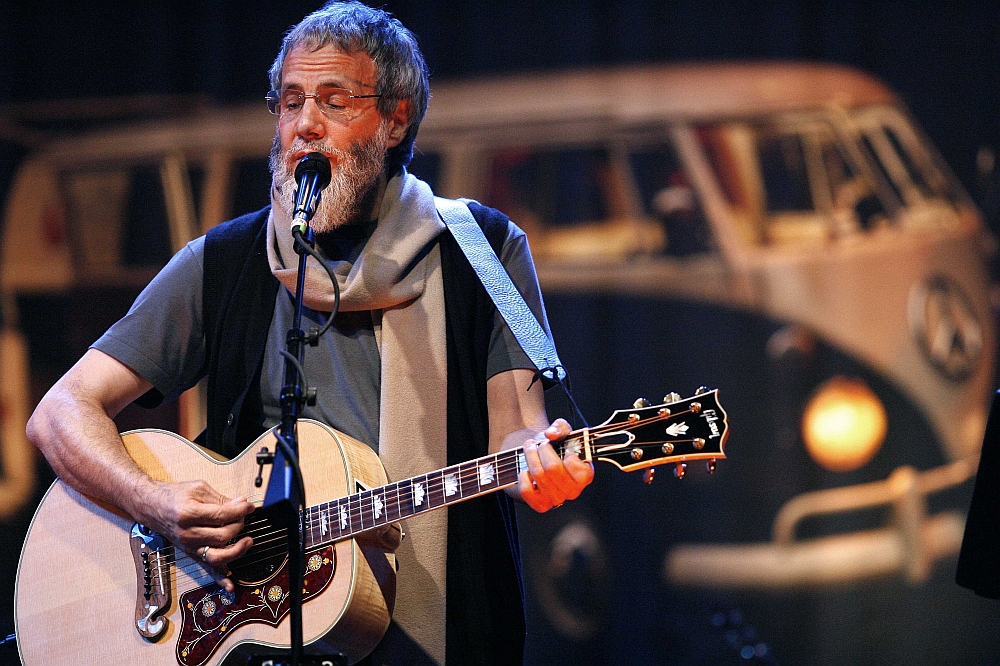 Yusuf Islam, conhecido anteriormente como Cat Stevens, tocou em Los Angeles na última segunda-feira (11) | Reuters/Mario Anzuoni