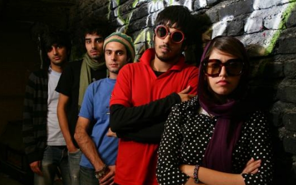 A banda indie dos iranianos Askan e Négar, protagonisats de "No One Knows About Persian Cats" | Divulgação