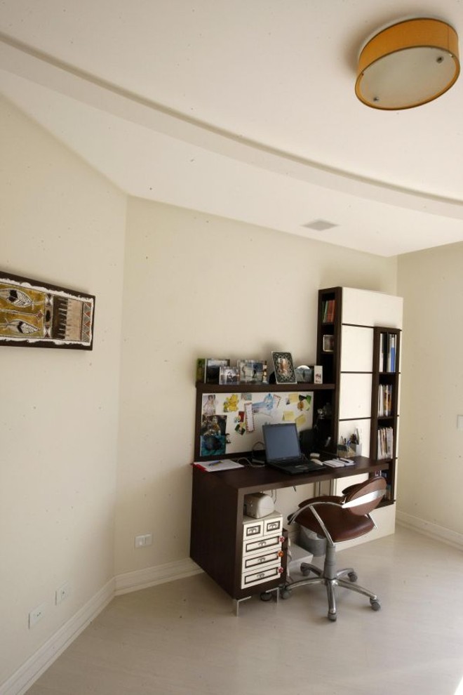 No caso do piso de madeira, o rodapé exerce função física | 