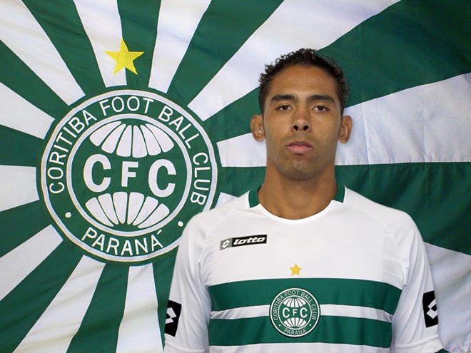 Demerson tenta ganhar seu espaço |