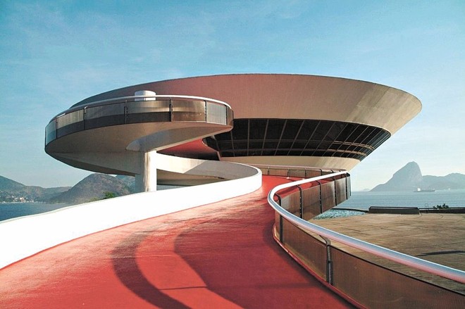 Breve espaço entre luz e sombra - De acordo com Barnabé, no Museu de Niterói,