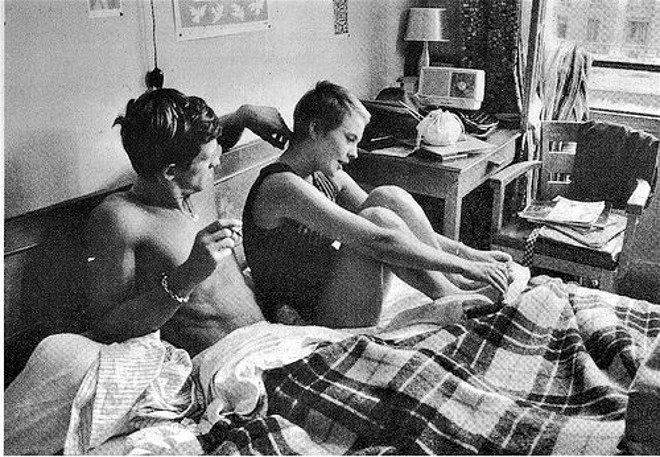 As cenas internas são todas rodadas num estúdio de fotografia em Paris | 