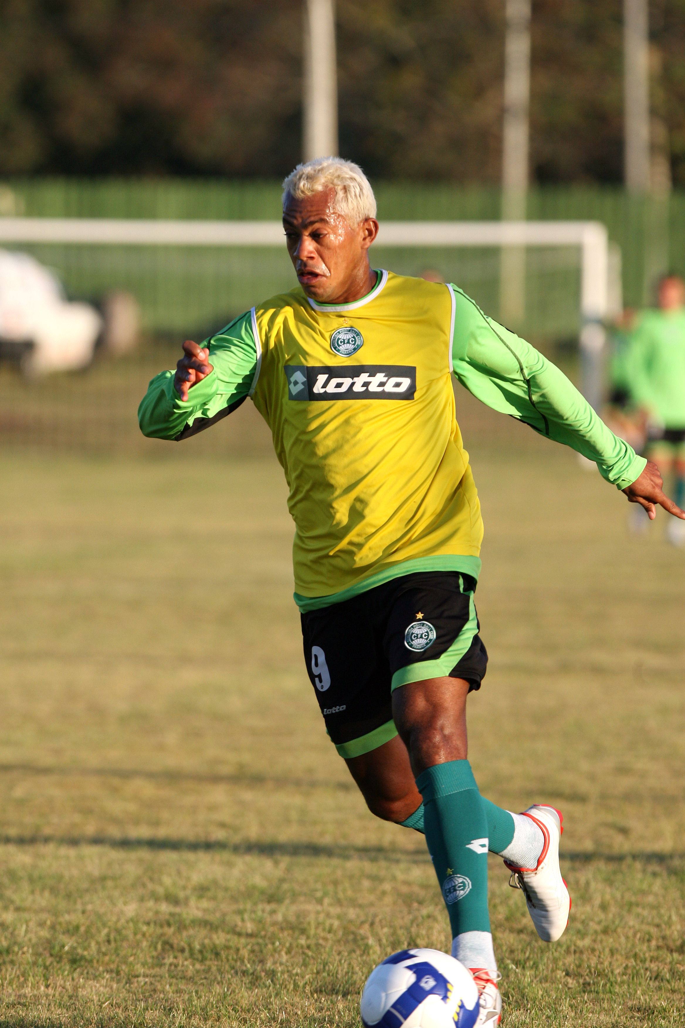 Marcelinho Paraíba volta ao time após cumprir suspensão pela Copa do Brasil. No ataque, fará dupla com Bruno Batata | Marcelo Elias / Gazeta do Povo