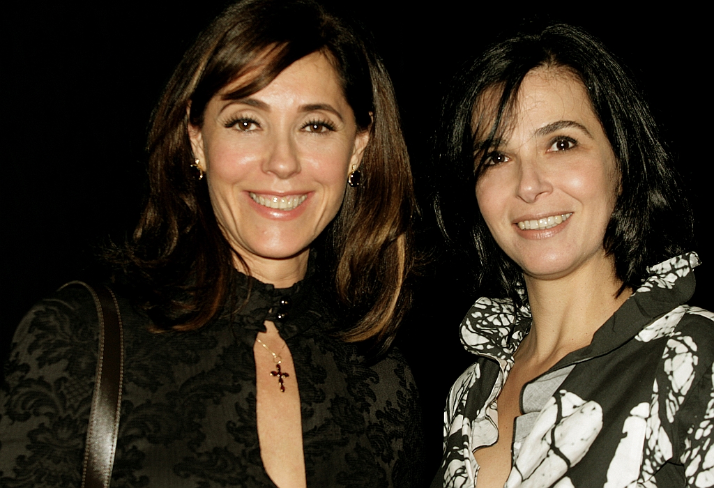 A empresária Karimi Preuss, dona da boutique Donna Lusso, encontrou a atriz Christiane Torloni nos bastidores do desfile do estilista carioca Carlos Tufvesson, na edição primavera-verão do Fashion Rio. Karimi é representante exclusiva de Tufvesson em Curitiba | Marcos Kappaunn