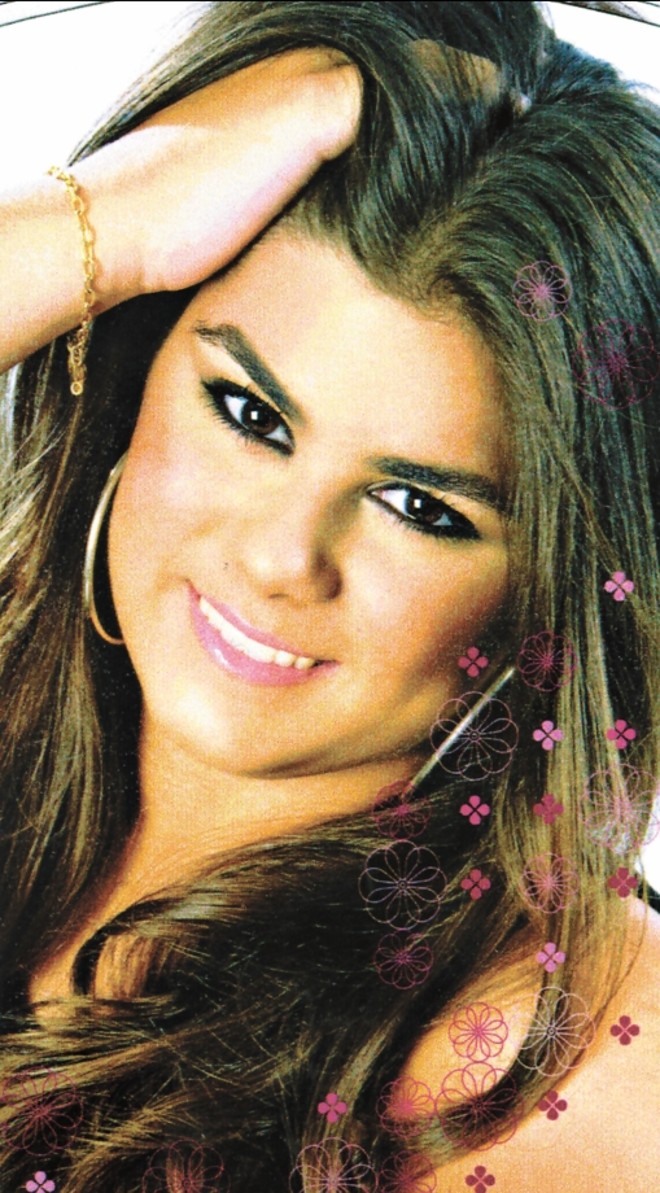 Juliana de Oliveira Maida comemorou seus 15 anos com uma bela festa no Graciosa Country Club. Ela é filha de Waléria Cristina e Carlos Eduardo Maida e neta dos casais Dalmin e Osmann de Oliveira e Vera e Salvador Maida |