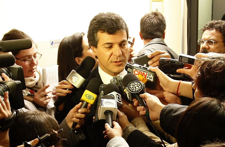 Eu não tenho o que temer. A minha vida é limpa. Todos que me conhecem sabem da conduta ilibada minha e da minha família.Beto Richa(PSDB), prefeito de Curitiba, se defendendo das suspeitas de compra de apoio político e de caixa 2 | Valterci Santos/Gazeta do Povo