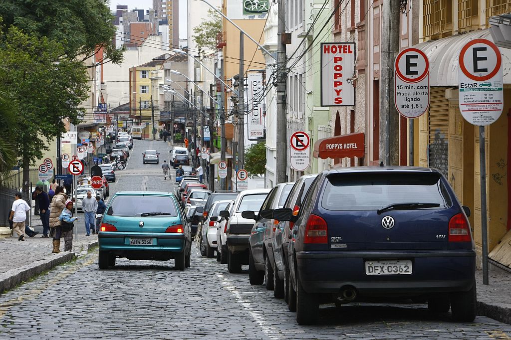 Saldanha Marinho: pavimento entre petit-pavé e asfalto | Aniele Nascimento/ Gazeta do Povo