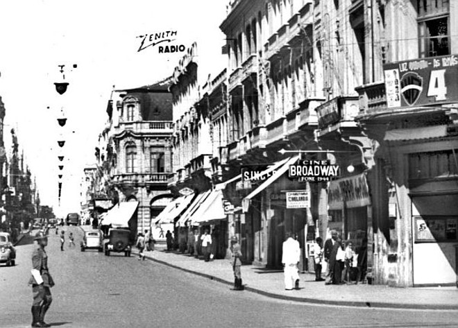 Rua XV em 1939, lado do Cachorro Quente e outros bares | 