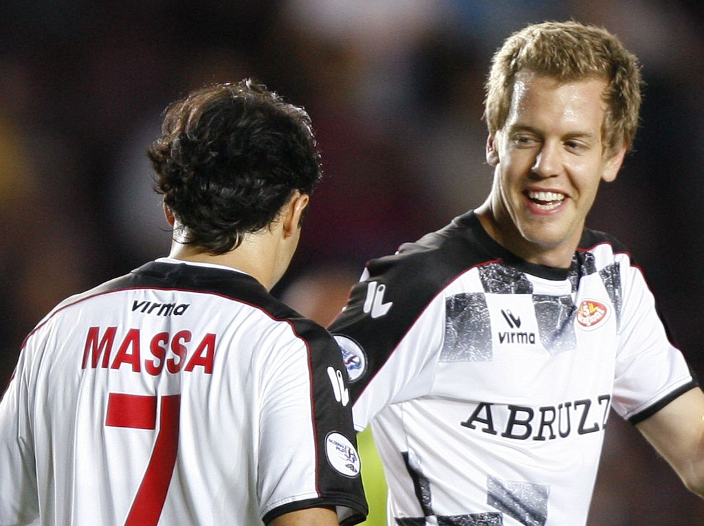Felipe Massa e Sebastian Vettel participaram de jogo beneficente em Istambul. Amanhã, os pilotos vão para a pista | Osman Orsal/Reuters