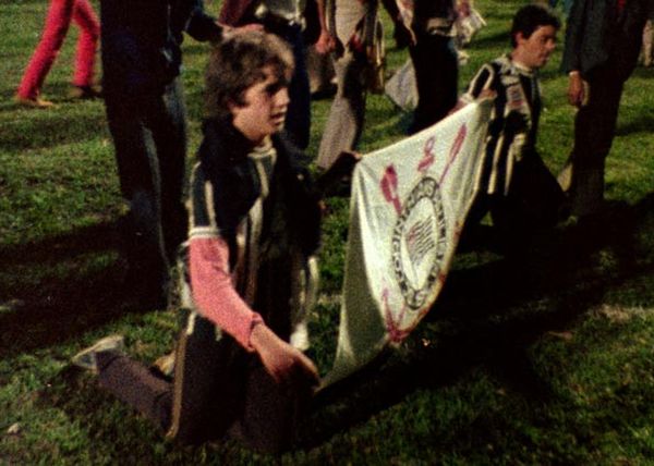 Torcedores invadem o campo após a conquista do título em 77 | Divulgação