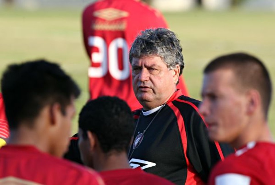 Geninho pede mais garra e dedicação do grupo | Albari Rosa / Gazeta do Povo