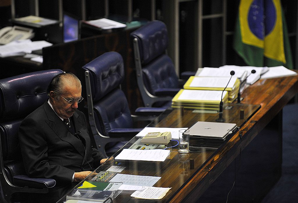 A melhor defesa é o ataque: acuado pela série de escândalos no Senado, José Sarney criticou a mídia e ONGs que fiscalizam o poder público, em discurso na última terça-feira | Fábio Pozzebom/ABr