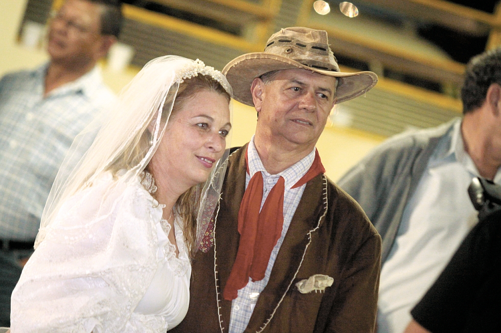 Festa junina em Maringá: casamento é brincadeira nos festejos porque santos são relacionados a ele no imaginário popular | Ivonaldo Alexandre/Gazeta do Povo